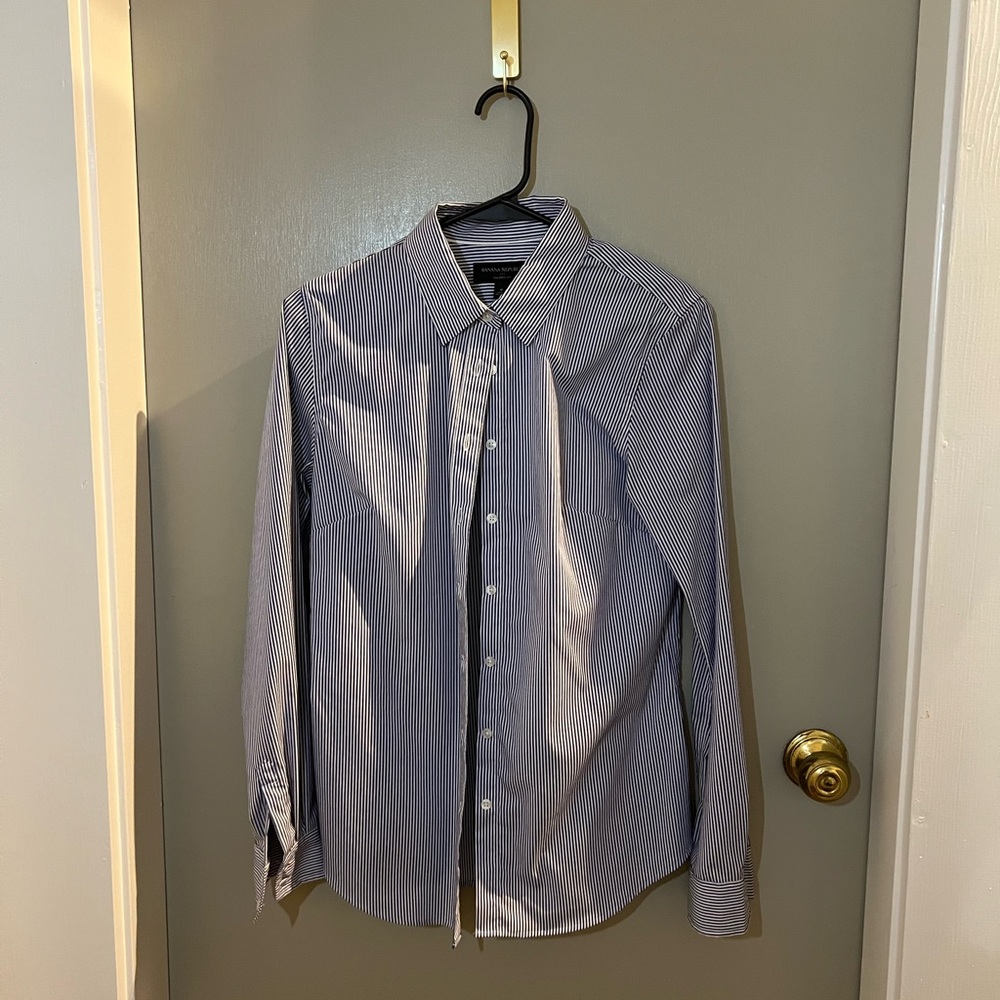 Banana Republic Blue and White Casual Button Down Shirt